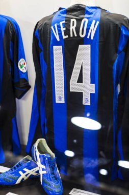 6 Haziran 2018, Milan, İtalya: müze oyuncular Inter ve Milan T-shirt San Siro Stadı nda futbol kulüpleri ünlüdür. 