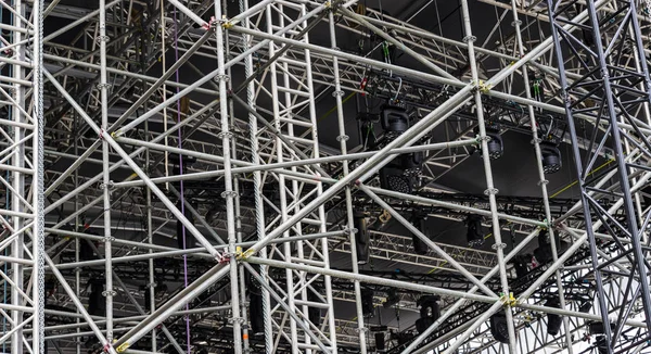 Háttérben Fémépítés Egy Hordozható Koncert Színpadon Megvilágítók — Stock Fotó