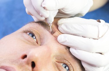 Microblading kaşlar akışında bir Güzellik Salonu