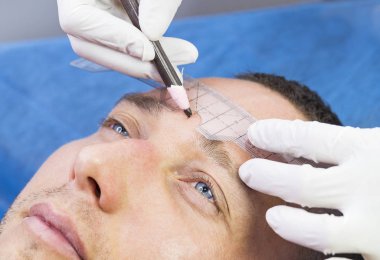 Microblading kaşlar akışında bir Güzellik Salonu