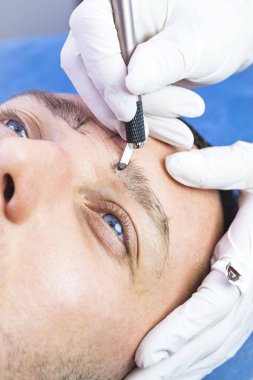 Microblading kaşlar akışında bir Güzellik Salonu