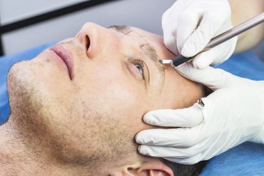 Microblading kaşlar akışında bir Güzellik Salonu