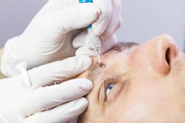 Microblading kaşlar akışında bir Güzellik Salonu