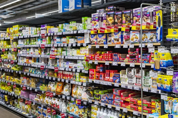 Verona Itálie Září Poličky Regály Produkty Nápojů Zboží Supermarketu Spar — Stock fotografie