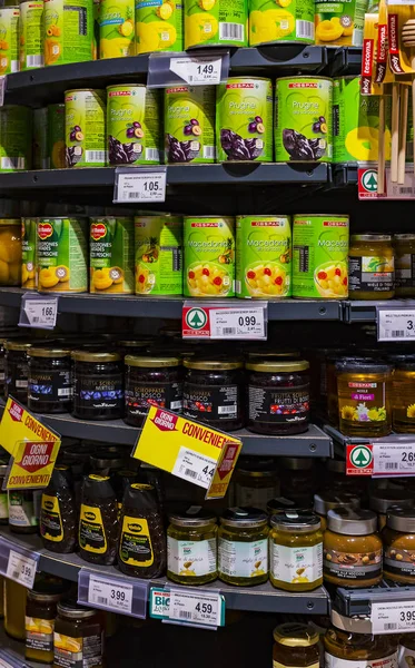 Verona Italy September Shelves Shelving Products Drinks Goods Supermarket Spar — Stock Photo, Image