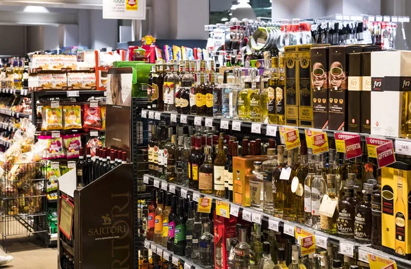 Verona Italy September Shelves Shelving Products Drinks Goods Supermarket Spar — Stock Photo, Image