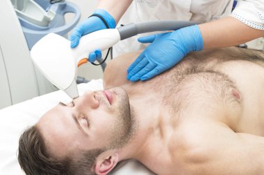 Adam güzellik salonu lazer epilasyon usulü hakkında 