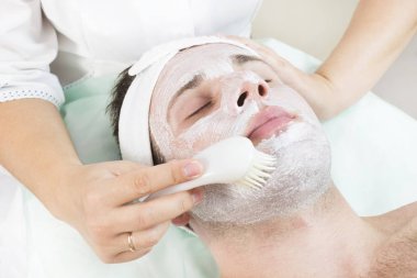 adam maske kozmetik prosedür spa salonda 