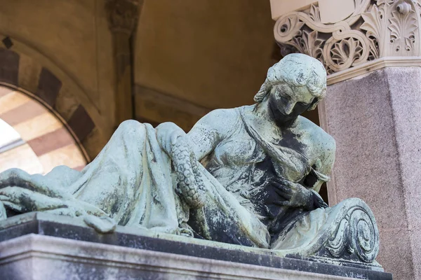 Milan Italie Juin 2018 Statues Deuil Sur Les Tombes Cimetière — Photo