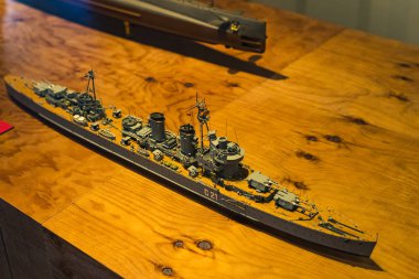 Barcelona, İspanya - 11 Ocak 2018: Expositions Deniz Müzesi'nde bulunan bina güvenleri ve Port Vell bölgesinde Deniz Kolordu eski gemi limanda şehrin içinde. 