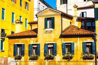 Şehir Venedik İtalya kanallar sokaklarında evlerin mimari unsurları.