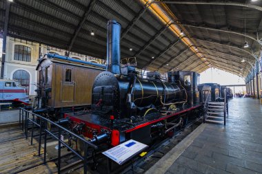 MADRID, İspanya - 27 Mart 2018: Madrid 'deki demiryolu müzesindeki tren kompartımanının iç vagonları.