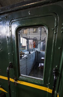 MADRID, İspanya - 27 Mart 2018: Madrid 'deki demiryolu müzesindeki tren kompartımanının iç vagonları.