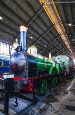 MADRID, İspanya - 27 Mart 2018: Madrid 'deki demiryolu müzesindeki tren kompartımanının iç vagonları.