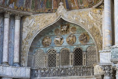 İtalya, Venedik - 5 Eylül, 2018: Venedik'te San Marco Bazilikası'nın iç ayrıntılarını. 