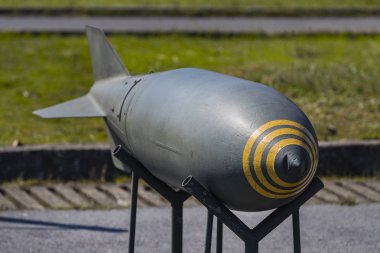 Istanbul, Türkiye - 4 Nisan, 2017: Havacılık Müzesi Istanbul maruz füze bomba, mermi stratejik silahların.