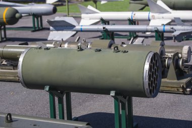 Istanbul, Türkiye - 4 Nisan, 2017: Havacılık Müzesi Istanbul maruz füze bomba, mermi stratejik silahların.