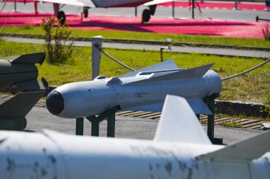 Istanbul, Türkiye - 4 Nisan, 2017: Havacılık Müzesi Istanbul maruz füze bomba, mermi stratejik silahların.