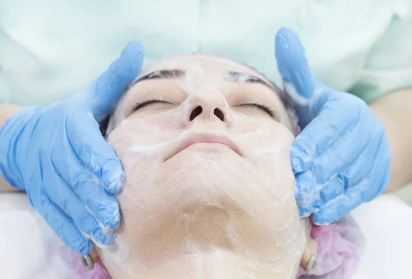 Maschera Cosmetica Processo Massaggio Trattamenti Viso Salone Bellezza — Foto Stock