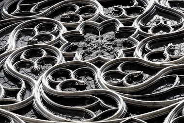 6 HAZİRAN 2018, MİLAN, İTALYA: Milano Katedrali 'ni süsleyen azizlerin ve şehitlerin heykelleri (Duomo di Milano) yakın planda çekilir. 