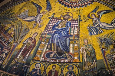 Milan, İtalya - 4 Haziran 2018: St. Paul Bazilikası iç. Ambrose Milano.