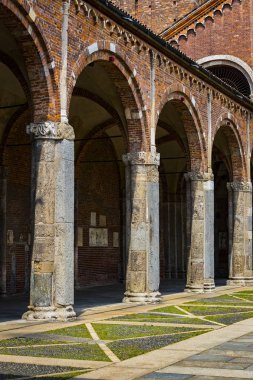 Milan, İtalya - 4 Haziran 2018: St. Paul Bazilikası iç. Ambrose Milano.