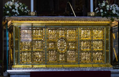 Milan, İtalya - 4 Haziran 2018: St. Paul Bazilikası iç. Ambrose Milano.