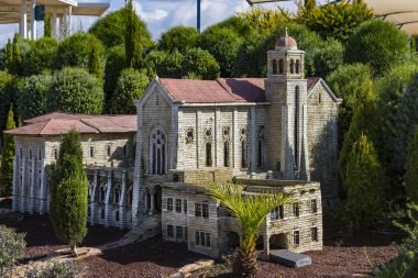 Latrun, İsrail - 23 Kasım 2017: minyatür mimari simge yapılar İsrail Açık Hava Müzesi. 