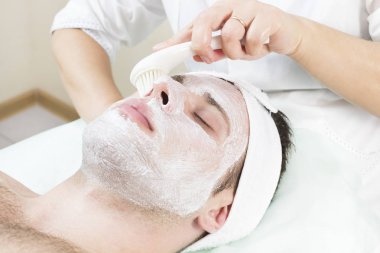 adam maske kozmetik prosedür spa salonda 