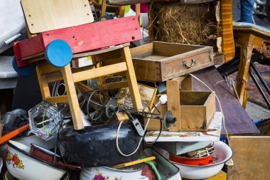 Tel Aviv - Yafa, İsrail - 24 Kasım 2017:Street bit pazarı eski şeyler ve antika içinde eski bölge, Tel Aviv 