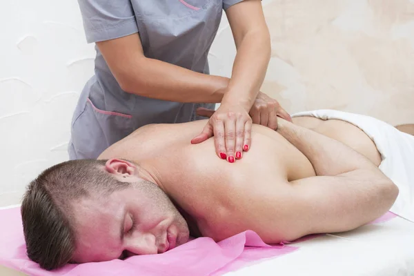 Jovem Tratamentos Bem Estar Massagem Esportiva — Fotografia de Stock