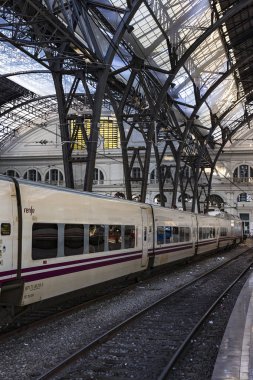 BARCELONA, SPAIN - 13 HAZİRAN 2018: Sabah Fransız istasyonu Barcelona mimarisi. 