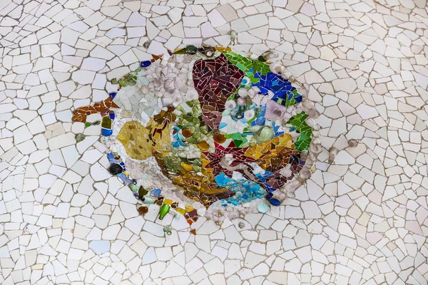 Barcelona Spanien Januar 2018 Mosaikfragmente Gaudis Mosaikarbeit Park Güell Winter — Stockfoto