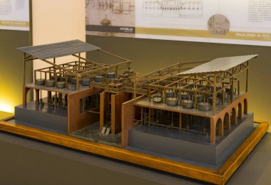 MILAN, ITALY - 6 Haziran 2018: Leonardo Da Vinci Bölümü 'nden sonra adlandırılan Teknolojik Teknik Müze, Leonardo Da Vinci' nin teknik icatlarının ve cihazlarının modellerinin sergilenmesi.