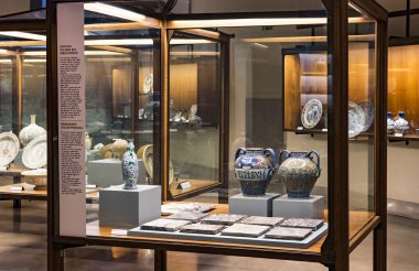 Milan, İtalya - 6 Haziran 2018: Lüks eşyalar soyluları Milan Fuar Sforza Kalesi müzede sergilenen.