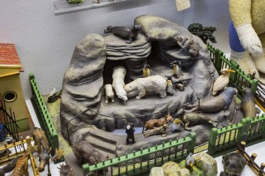 Münih, Almanya - 23 Kasım 2018: Koleksiyon Oyuncak Oyuncak Müzesi'Ivan Steiger tarafından 1983 yılında oluşturulan belediye binasının eski kule.