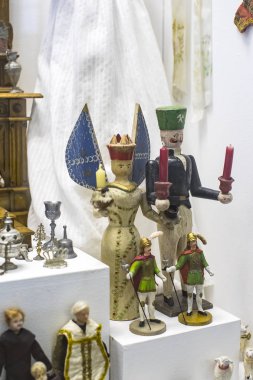 Münih, Almanya - 23 Kasım 2018: Koleksiyon Oyuncak Oyuncak Müzesi'Ivan Steiger tarafından 1983 yılında oluşturulan belediye binasının eski kule.