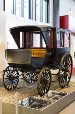 Münih, Almanya - 26 Kasım 2018: topluluğu tarihsel olarak bilinen ve Münih ulaşım Müzesi (Deutsches Museum Verkehrszentrum Araçlar).