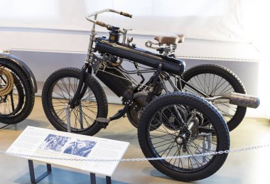 Münih, Almanya - 26 Kasım 2018: topluluğu tarihsel olarak bilinen ve Münih ulaşım Müzesi (Deutsches Museum Verkehrszentrum Araçlar).