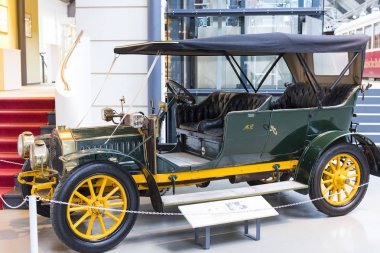 Münih, Almanya - 26 Kasım 2018: topluluğu tarihsel olarak bilinen ve Münih ulaşım Müzesi (Deutsches Museum Verkehrszentrum Araçlar).