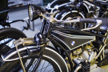 Münih, Almanya - 26 Kasım 2018: topluluğu tarihsel olarak bilinen ve Münih ulaşım Müzesi (Deutsches Museum Verkehrszentrum Araçlar).