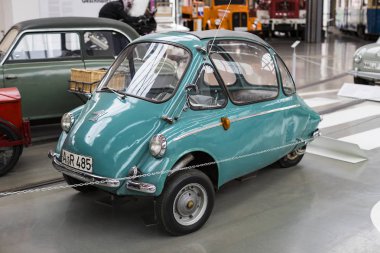 Münih, Almanya - 26 Kasım 2018: topluluğu tarihsel olarak bilinen ve Münih ulaşım Müzesi (Deutsches Museum Verkehrszentrum Araçlar).