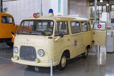 Münih, Almanya - 26 Kasım 2018: topluluğu tarihsel olarak bilinen ve Münih ulaşım Müzesi (Deutsches Museum Verkehrszentrum Araçlar).