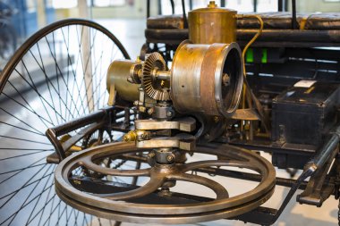 Münih, Almanya - 26 Kasım 2018: topluluğu tarihsel olarak bilinen ve Münih ulaşım Müzesi (Deutsches Museum Verkehrszentrum Araçlar).