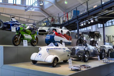 Münih, Almanya - 26 Kasım 2018: topluluğu tarihsel olarak bilinen ve Münih ulaşım Müzesi (Deutsches Museum Verkehrszentrum Araçlar).