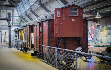 Münih, Almanya - 26 Kasım 2018: topluluğu tarihsel olarak bilinen ve Münih ulaşım Müzesi (Deutsches Museum Verkehrszentrum Araçlar).