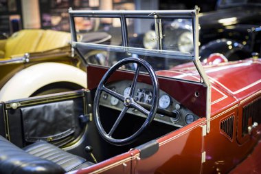 Münih, Almanya - 26 Kasım 2018: topluluğu tarihsel olarak bilinen ve Münih ulaşım Müzesi (Deutsches Museum Verkehrszentrum Araçlar).