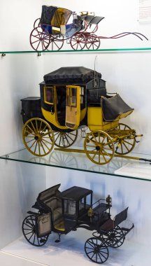 Münih, Almanya - 26 Kasım 2018: topluluğu tarihsel olarak bilinen ve Münih ulaşım Müzesi (Deutsches Museum Verkehrszentrum Araçlar).