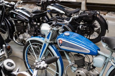 Münih, Almanya - 26 Kasım 2018: topluluğu tarihsel olarak bilinen ve Münih ulaşım Müzesi (Deutsches Museum Verkehrszentrum Araçlar).