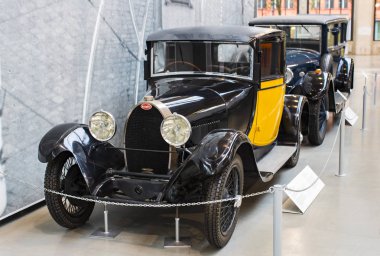 Münih, Almanya - 26 Kasım 2018: topluluğu tarihsel olarak bilinen ve Münih ulaşım Müzesi (Deutsches Museum Verkehrszentrum Araçlar).